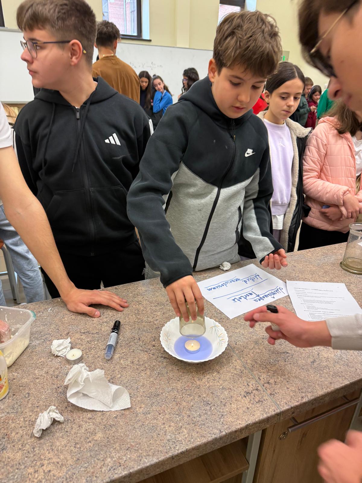 Laboratorul curioșilor